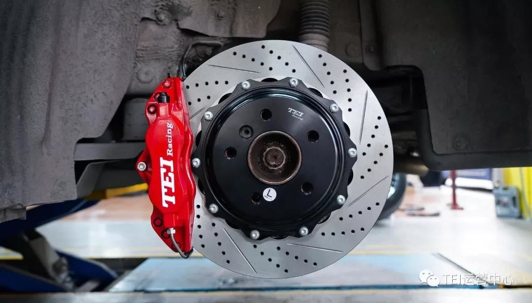 Big Brake Kits For BMW F30 F35 F10 18 Inch Front And Rear Wheel With